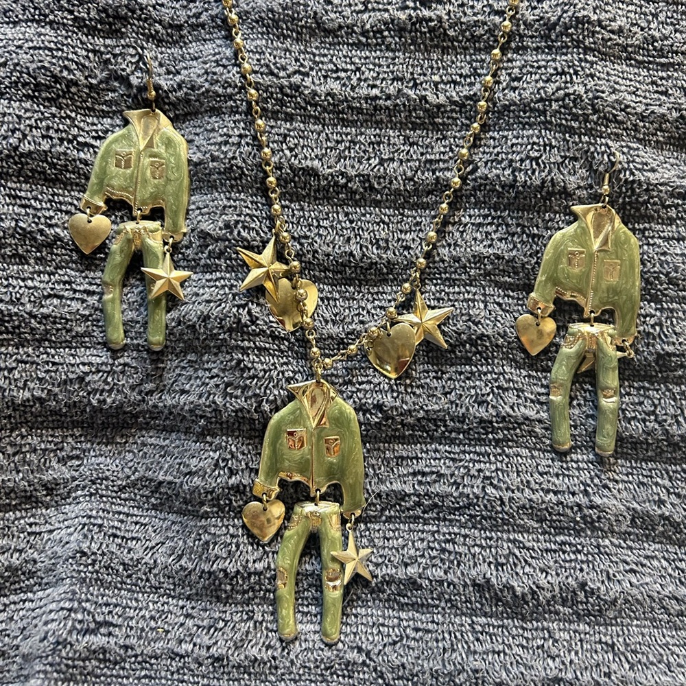 Adorable Texas style cowboy necklace and earrings!